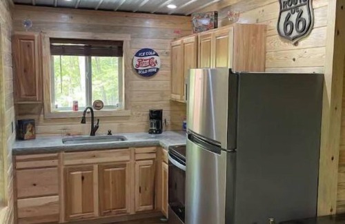 Bourbon Cabin | Nostalgic Route 66 Cabin near Blue Springs Ranch