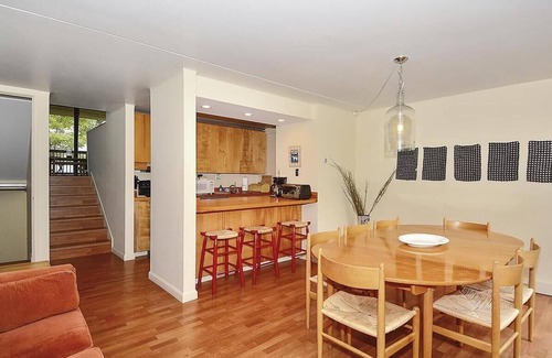 Stowe Area Condo | Notchbrook 2AB Condo - 3 miles to Ski Mountain!