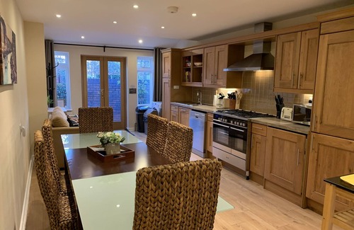 Norland House | Notting Hill 3-BR townhouse w/ensuite bathrooms. Ideal for families. Sleeps 8-10