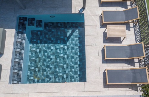 Molini House | Nouveau! Maison de Standing Avec Piscine et Climatisation à 3 min des Plages