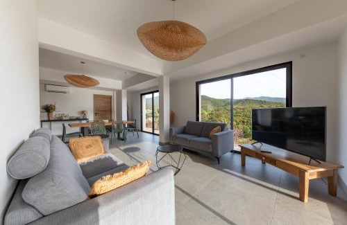 Molini Villa | NOUVEAU ! Maison de standing avec piscine et climatisation entre mer et montagnes