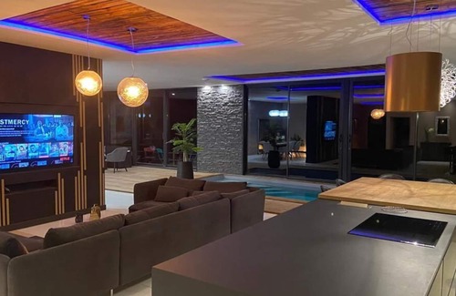 Sore Villa | Nouveauté Villa Piscine Interieure