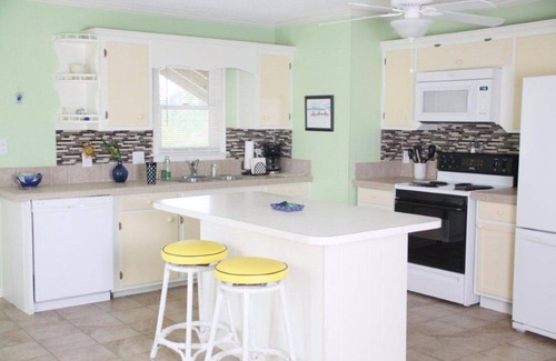 Surf Side Shores Cottage | November 1st-15th Spectacular Deal!Palmetto Paradise 2bd 1.5 bath. Sleeps 6.