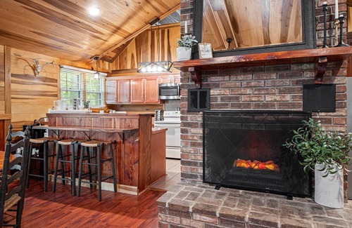 Dover Cabin | November DISCOUNT in affect! Don't Miss out.