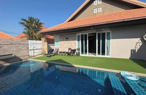 Central Pattaya Villa | November T Pool villa 4nบ้านพลูวิลล่า 3 ห้องนอน 3ห้องน้ำnมีสระว่ายน้ำส่วนตัวบ้าน