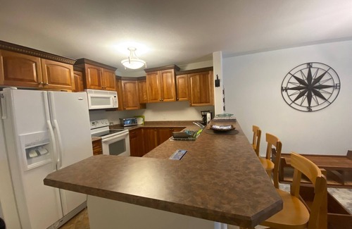 Ashton Creek Condo | nPoolside Condo at Beautiful Mabel Lake