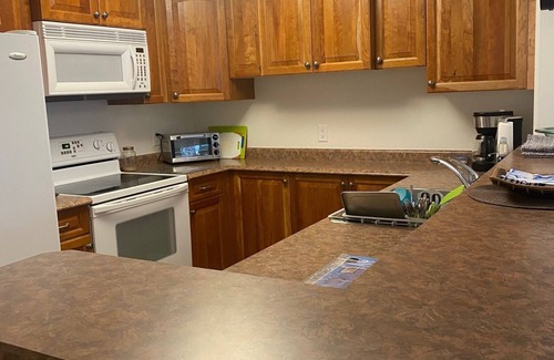 Ashton Creek Condo | nPoolside Condo at Beautiful Mabel Lake