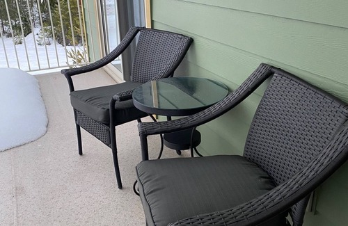 Ashton Creek Condo | nPoolside Condo at Beautiful Mabel Lake