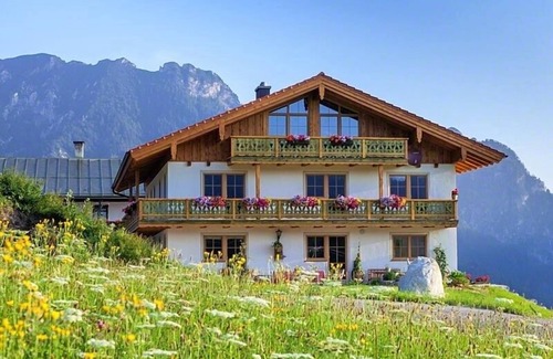 Bischofswiesen Apartment | Nr. 2, Ferienwohnung ca. 65 m², 2 Schlafzimmer, Wohnzimmer, Balkon