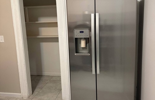 Weequahic Apartment | nSpacious, Comfy 3BR, 1BA Apt, Close to EWR, NYC, Beth Israel Hospital, MetLife,