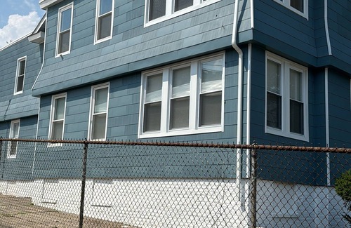 Weequahic Apartment | nSpacious, Comfy 3BR, 1BA Apt, Close to EWR, NYC, Beth Israel Hospital, MetLife,