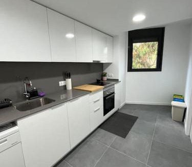 Tossa de Mar Apartment | Nuevo, espacioso y confortable con pkg y piscina