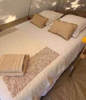 Le Ferre Other | Nuit insolite tente Grandi'Ose proche Mont Saint Michel