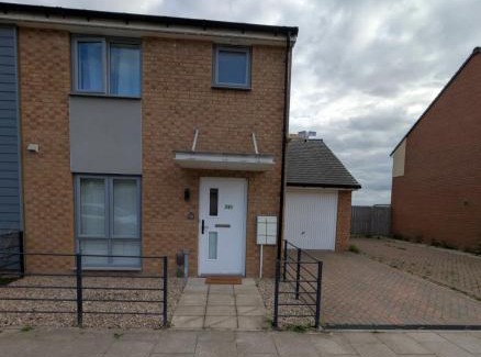 Newcastle-upon-Tyne House | Numero Uno Luxe Retreat 3BR 3 Baths Hot Tub wifi