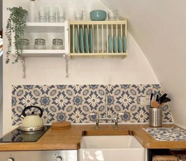 Holworth House | Nuthatch Cabin at Cloudshill Glade