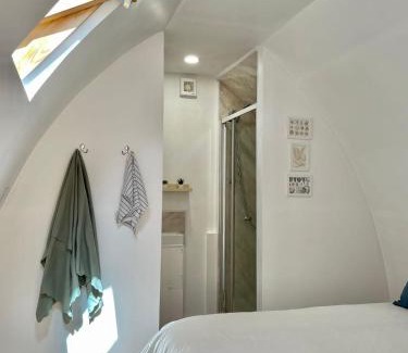 Holworth House | Nuthatch Cabin at Cloudshill Glade