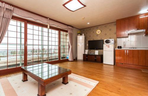 Jungmun House | Nuyoungnayoung Pension