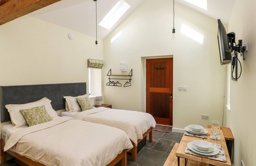 Monknash Cottage | NYTHFA - 3 PLOUGH & HARROW, pet friendly in Llantwit Major