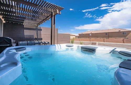 Ivins House | O-50 | Resort Home! Private Hot Tub * Resort Pool