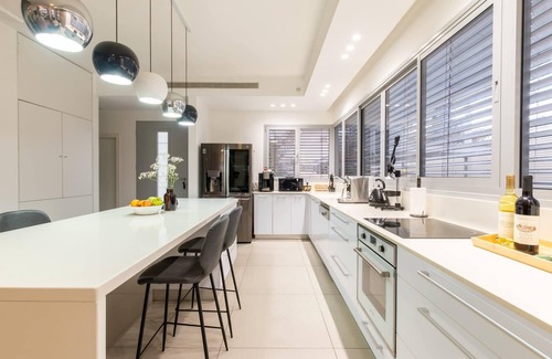 Rishon LeTsiyon House | O&O Group - Lux Beachfront Villa W Elevator & Pool