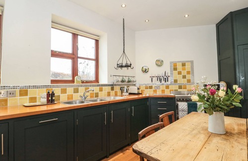 Cullompton Cottage | OAK BARN, pet friendly, character holiday cottage in Kentisbeare