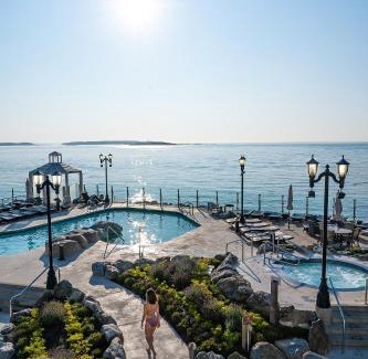 South Oak Bay Hotel | Oak Bay Beach Hotel