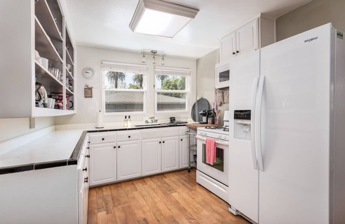 Lodi Cottage | Oak Cottages Duplex | Six minute stroll to historic Downtown Lodi! Pet Friendly!