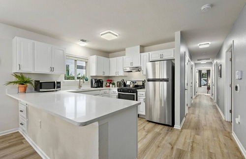 Rosewood Apartment | `Oak Grove Bungalow`- Private Downtown Bungalow