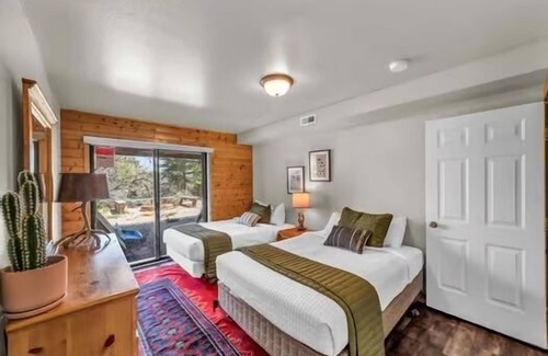 Long Valley Junction Cabin | Oak Grove Cabin Central to the National Parks