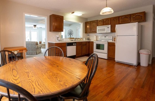 Cedar Bluff House | Oak Grove Cottage on Weiss Lake