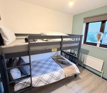 Brondesbury House | Oak Guest Rooms
