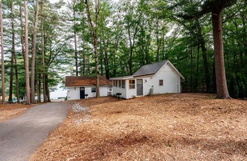 Mayfield House | Oak Leaf Cottage on Arbutus Lake