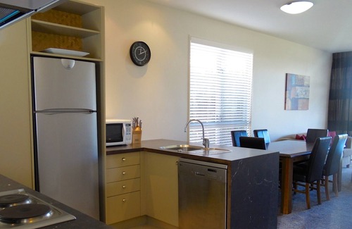 Okere Falls Cottage | Oak Lodge - Hamurana