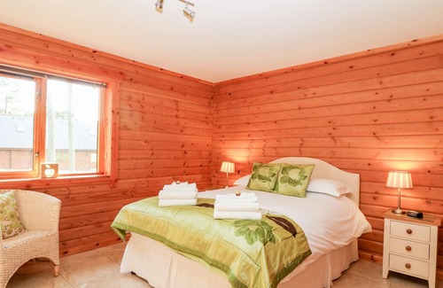 Fyvie House | OAK LODGE, pet friendly, country holiday cottage in Aberchirder