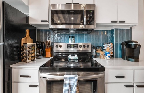 Downtown Kansas City Condo | Oak St Lofts - Private Parking, Walk to T-Mobile Center and Streetcar!