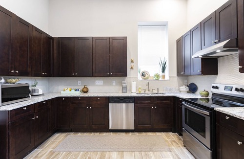 Old Louisville House | *Oak Street Charm* -EXPO, Downtown, casual luxury in historic Old Louisville
