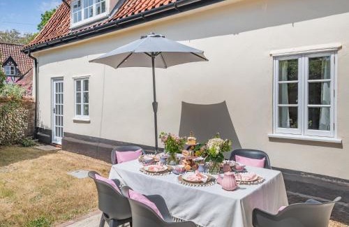 Hethel House | Oak Tree Cottage