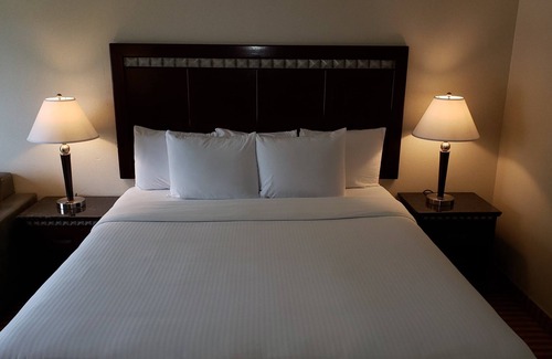 Monrovia Hotel | Oak Tree Inn