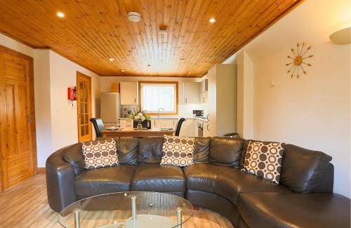 Liverton Villa | Oak Tree Lodge - A Romantic Getaway- Finlake Resort & Spa - Devon