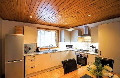 Liverton Villa | Oak Tree Lodge - A Romantic Getaway- Finlake Resort & Spa - Devon
