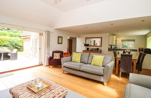Crostwick Cottage | OAK TREE LODGE, family friendly, luxury holiday cottage in Crostwick