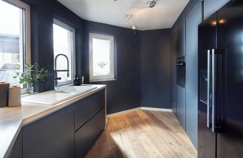 Nachtsheim House | Oak Tree vacation home, modern Eifel chalet with sauna, whirlpool and pure nature