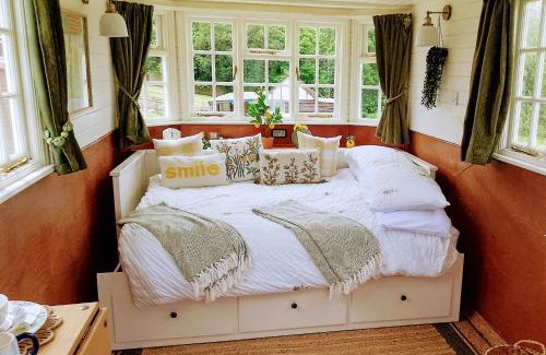 Hastings House | Oak Valley Lodges & Camping