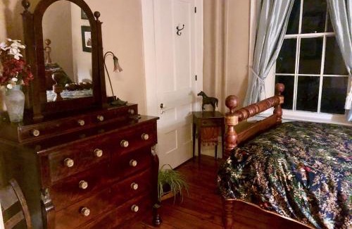 Halfmoon Bed & Breakfast | Oakcliff Bed and Breakfast