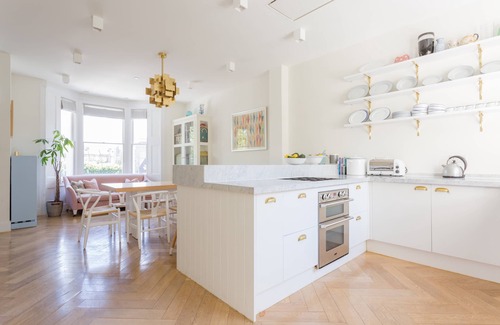 Harrow Road Apartment | Oakington Road by onefinestay