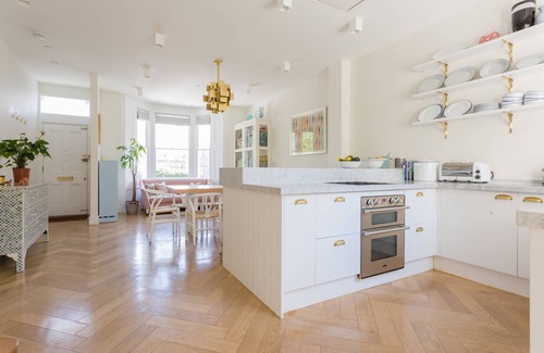 Harrow Road Apartment | Oakington Road by onefinestay