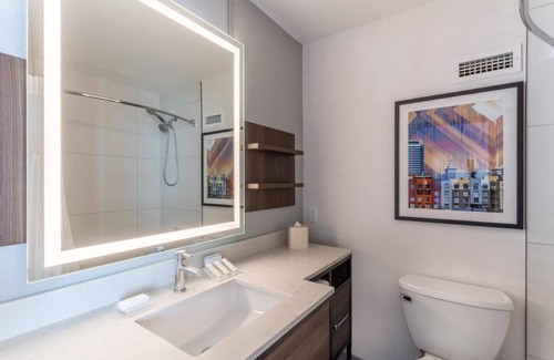 Emeryville Hotel | Oakland Museum of California Tour! 2 Relaxing Units, Pets Allowed!