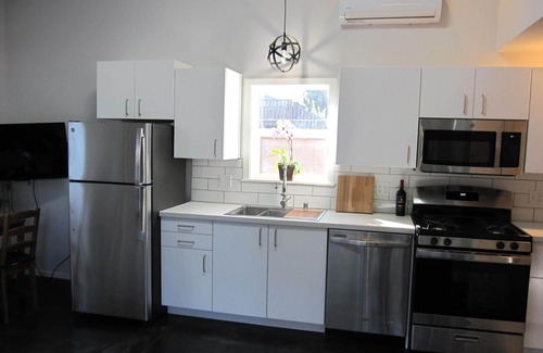 Hoover - Foster Cottage | Oakland Oasis: Modern Backyard cottage