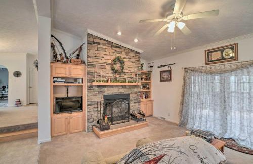 Oakland House | Oakland Retreat about 13 Mi to Deep Creek Lake!