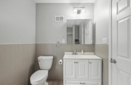North Oakland House | Oakland/University @F Spacious and Quiet Private Bedroom with Shared Bathroom